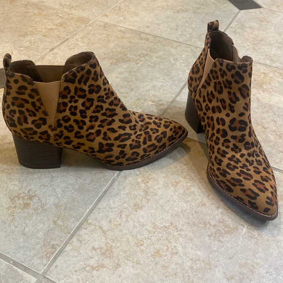 Melrose Ave Women's Vegan Slip-on Kitten Heel Bootie size 8.5 - Picture 2 of 6